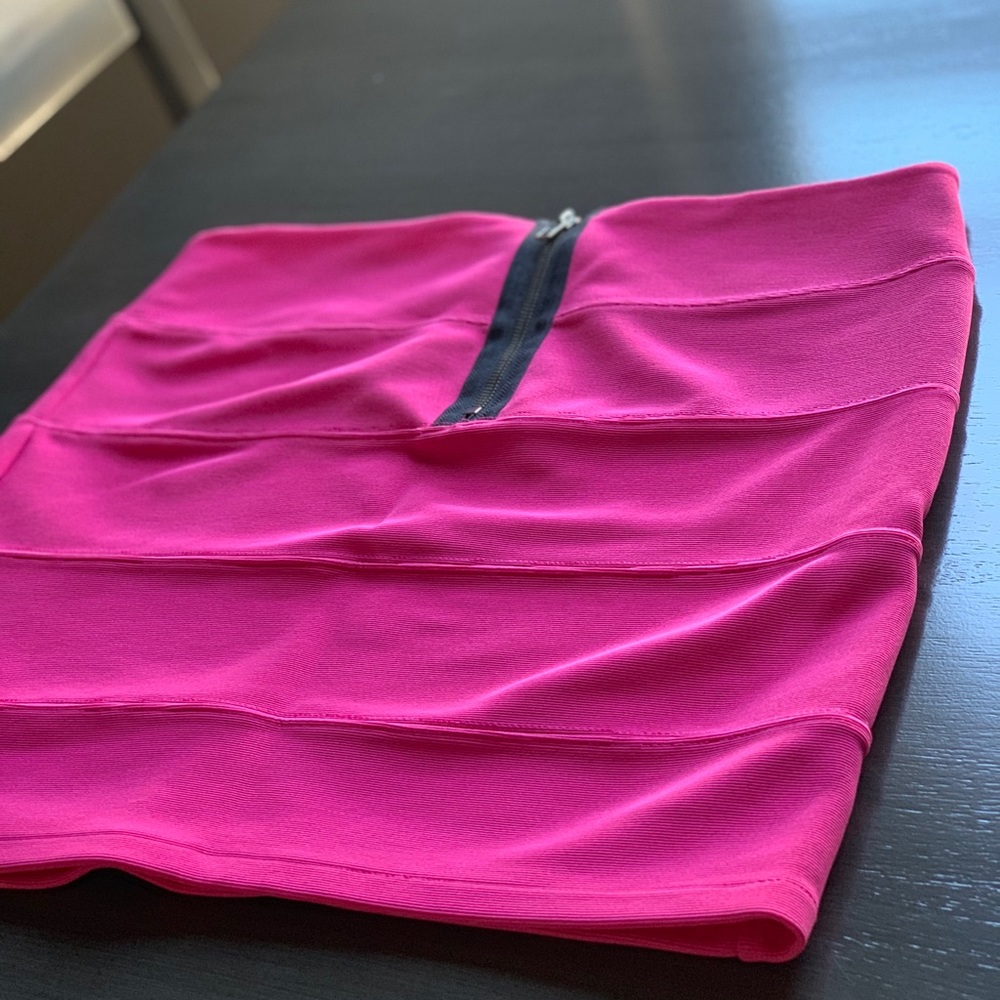 Cute Victoria’s Secret Skirt - size medium